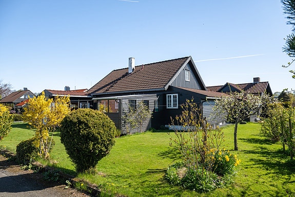 Velkommen til Lupinveien 14, en velholdt enebolig med særdeles attraktiv beliggenhet på Stokka.