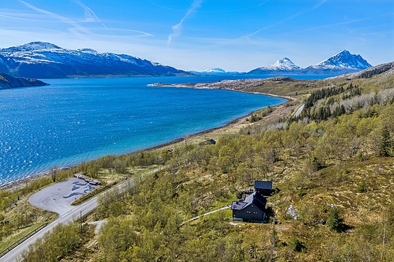 EiendomsMegler 1 v/Gisle Kallestad har gleden av å presentere Aldersundveien 55. Foto: EFKT