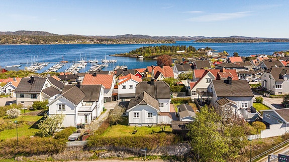 Richard Løyning Arntsen har gleden av å presentere Øvregate 10!
