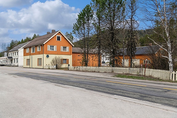 Velkommen til Elvdalsvegen 1! Foto: Johan Anderson. En innholdsrik eiendom fra 1916 med en kombinasjon av bolig og tidligere næringslokaler