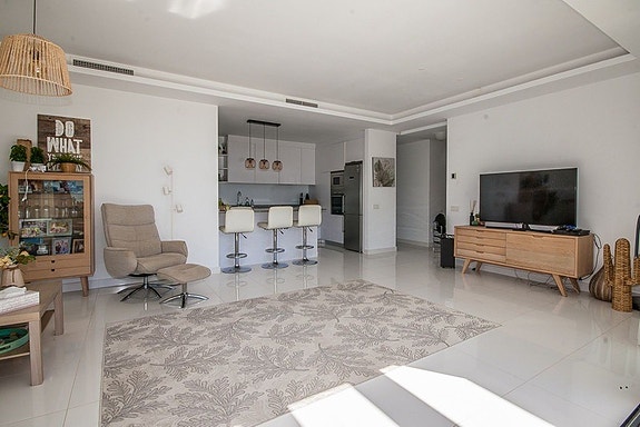 Duplex penthouse med 3 soverom, stor takterrasse og golfutsikt i Atalaya, Benahavís