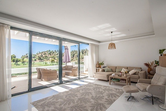 Duplex penthouse med 3 soverom, stor takterrasse og golfutsikt i Atalaya, Benahavís