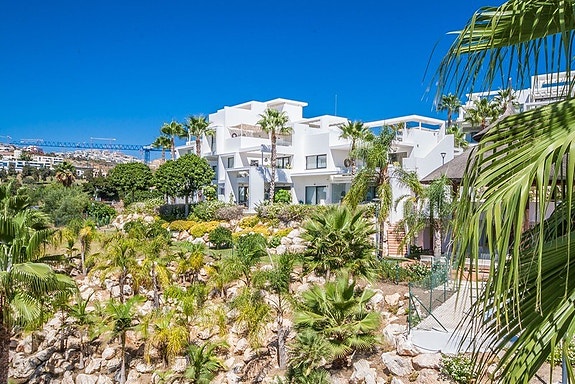 Duplex penthouse med 3 soverom, stor takterrasse og golfutsikt i Atalaya, Benahavís