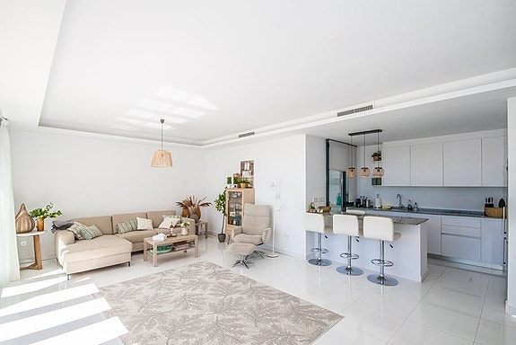 Duplex penthouse med 3 soverom, stor takterrasse og golfutsikt i Atalaya, Benahavís