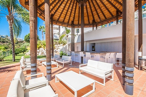 Duplex penthouse med 3 soverom, stor takterrasse og golfutsikt i Atalaya, Benahavís