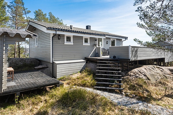 Velkommen til Oftenesveien 138! En velholdt og fin hytte på en solrik utsiktstomt