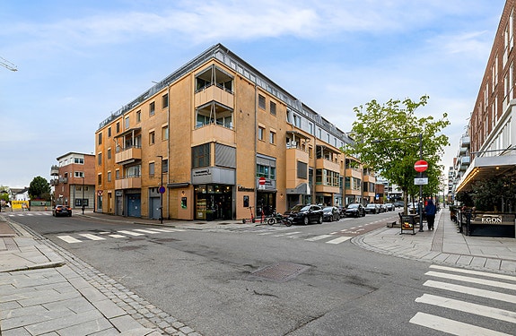 Stian Berglund v/ Notar Romerike har gleden av å presentere en attraktiv og romslig 4-roms selveier i Storgata 26 i populære Køhnkvartalet.
Foto: Foto by Helene.