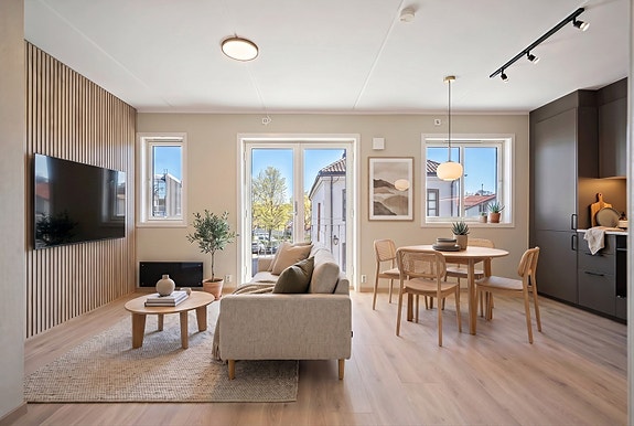 Stuen har direkte utgang til en fransk balkong, som slipper inn rikelig med naturlig lys.
