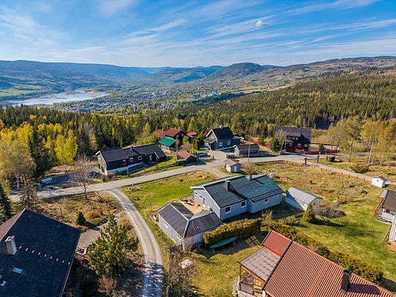 PrivatMegleren Lillehammer v/ Fredrik Alver har gleden av å presentere denne koselige eneboligen i Vårsetervegen 53.
Foto: RGB Media