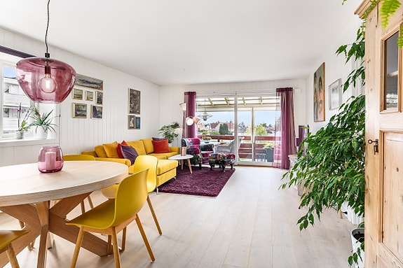 Vesthellinga 56 presenteres av Krogsveen.
Fotograf; Børge Oppgegård.