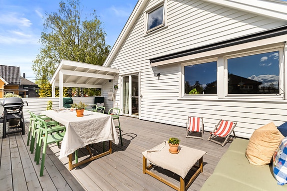 Aleksander Fjeld Andersen v/Privatmegleren Aksept har gleden av å ønske velkommen til Korsvoll Terrasse 7! Foto: iSnitt.
