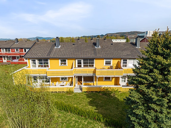 EiendomsMegler1 v/Frank Robert Bae har gleden av å presentere en flott 3-roms selveierleilighet beliggende i sameiet Rotvoll Øvre!