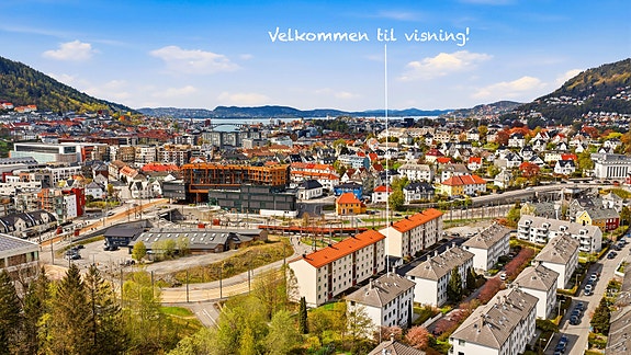 Lekker 3-roms toppleilighet | Vestvendt altan | Nyere bad m/rør-i-rør system | Ypperlig beliggenhet | Nært Bybanen og Høgskulen på Vestlandet!