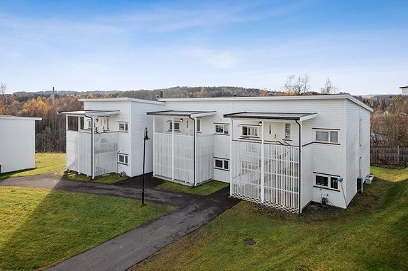 Velkommen til Fiskekroken 18D! En lys & lettstelt leilighet med praktisk planløsning og en herlig, innglasset balkong. Foto: Lelde Bonfelde-Lapina v/Efkt
