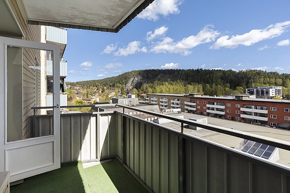 Lokalmegler John Emmanuel Brevik v/EiendomsMegler 1 Grorud har gleden av å presentere Bergensveien 4A! Foto: Rabana Maqsood v/Diakrit