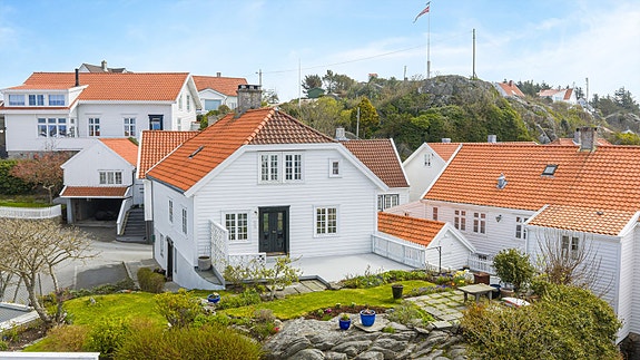 Velkommen til Halvorsbakken 9 - presentert av Olav Lauvås i Meglerhuset Rele