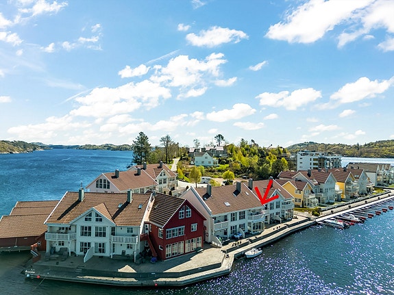 Velkommen til Barbros Gate 65! Leilighet på bryggekanten med nydelig utsikt mot havnebassenget.