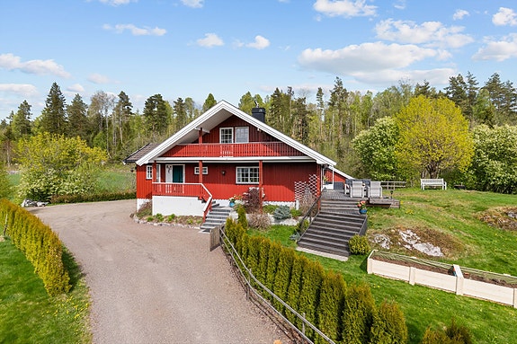 Velkommen til Åmotgrenda 8, presentert av Kaia Hostvedt Dahle. Fotograf: Paul Thürmer.