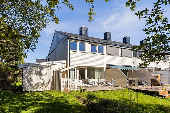 Innholdsrikt enderekkehus med familievennlig og sentral beliggenhet på Nidarvoll.