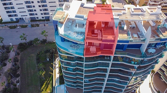 Penthouse i første linje med panoramautsikt | Takterrasse og eksklusive fellesfasiliteter i Punta Prima
