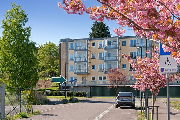 Velkommen til Løkkegata 23 - leiligheten ligger som ende i høy 1. etg i bygg med heis.