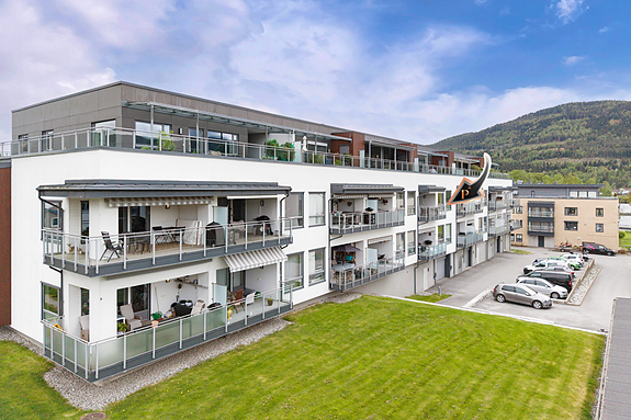 Privatmegleren ved Morten Liavaag har gleden av å presentere denne moderne 4-roms leiligheten beliggende idyllisk til nære Drammenselva på Åssiden i Drammen.