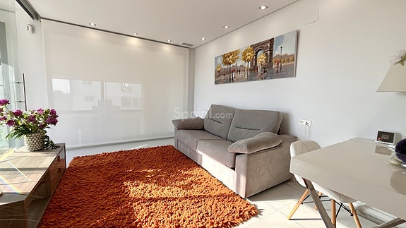 Moderne villa med 3 soverom | Stor terrasse med sjøutsikt | Garasje og basseng i Los Dolses