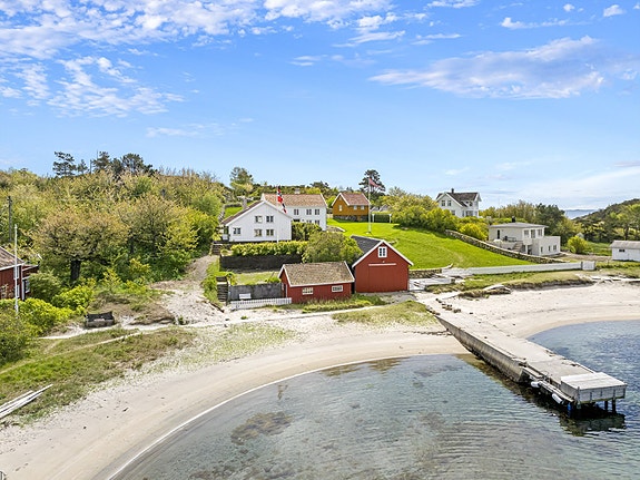 Merdø, Arendal - Sørlandsidyll med nydelig utsikt, Sandstrand og sjøbu - Skjermet og solrikt