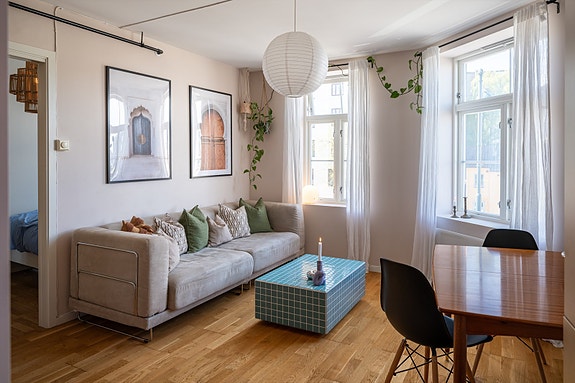 Velkommen til Tyrkrisveita 3 - en sjarmerende og modernisert bygårdsleilighet i hjertet av Trondheim sentrum. (Foto: Eivind Mølnå)