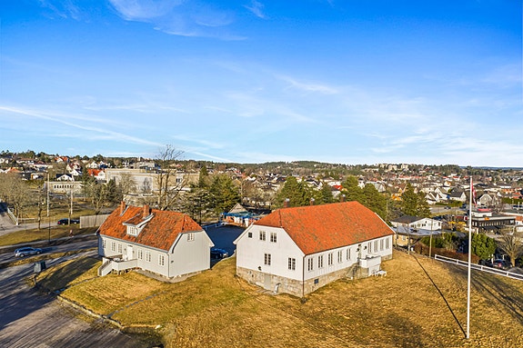Velkommen til Tuneveien 7 A-D/ Tune Prestegård - presentert av Tinholt Eiendomsmegling.