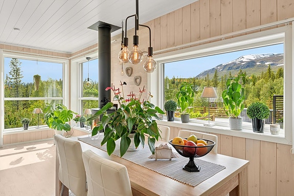 Her nyter du fantastisk fjellutsikt fra spisebordet!