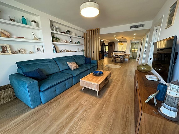 Renovert leilighet med 4 soverom | Havutsikt | Kort vei til stranden