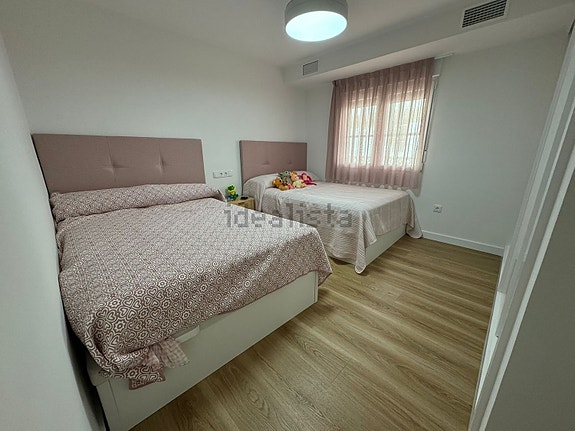 Renovert leilighet med 4 soverom | Havutsikt | Kort vei til stranden