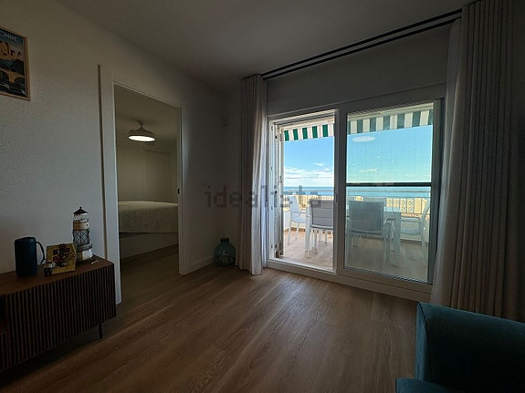 Renovert leilighet med 4 soverom | Havutsikt | Kort vei til stranden