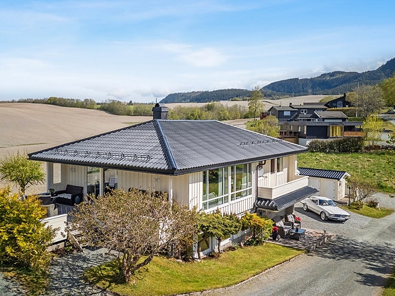 Velkommen til Stokkgjerdsvegen 37! Foto: Interiørfoto v/Haukdal