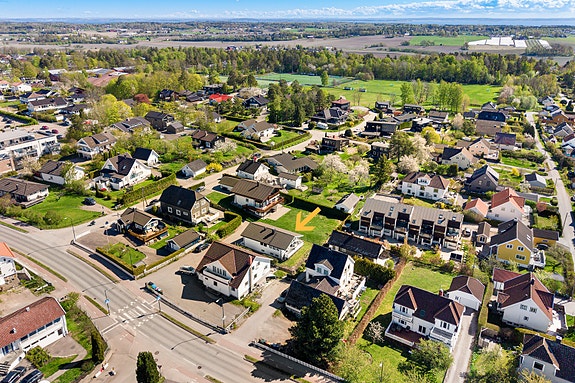 Velkommen til Eik og denne flotte boligen i Idrettsveien 3B