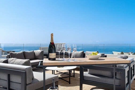 Penthouse med turistlisens | 152 m² terrasse | Privat jacuzzi og panoramautsikt