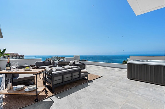 Penthouse med turistlisens | 152 m² terrasse | Privat jacuzzi og panoramautsikt