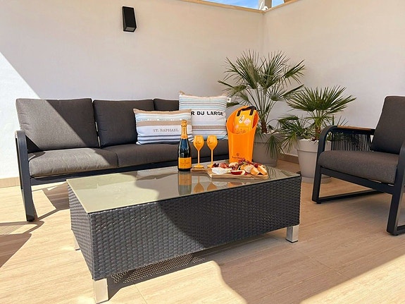 Penthouse med turistlisens | 100 m² terrasse | Nær stranden i San Pedro