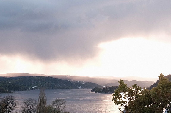Her ser du glimt av Oscarsborg festning, Vestfjorden, Bergholmen og Håøya