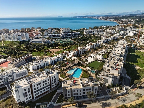 Penthouse med 3 soverom | 88 m² terrasse | Panoramautsikt mot sjø og marina | Turistlisens