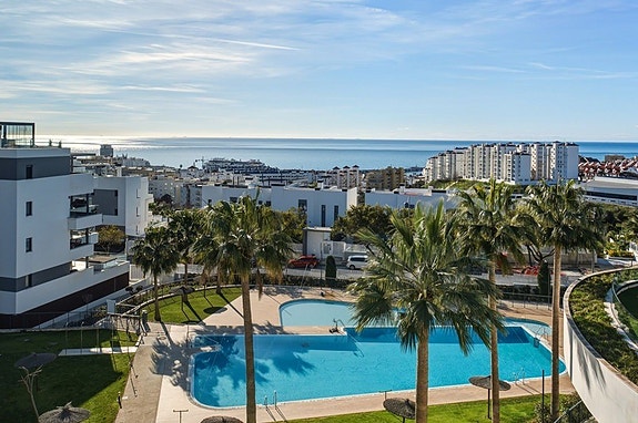 Penthouse med 3 soverom | 88 m² terrasse | Panoramautsikt mot sjø og marina | Turistlisens