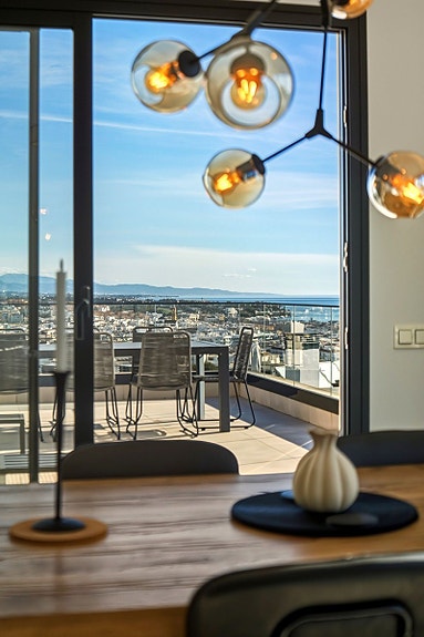 Penthouse med 3 soverom | 88 m² terrasse | Panoramautsikt mot sjø og marina | Turistlisens