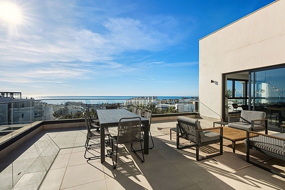 Penthouse med 3 soverom | 88 m² terrasse | Panoramautsikt mot sjø og marina | Turistlisens