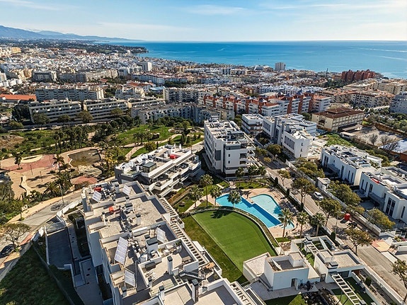 Penthouse med 3 soverom | 88 m² terrasse | Panoramautsikt mot sjø og marina | Turistlisens