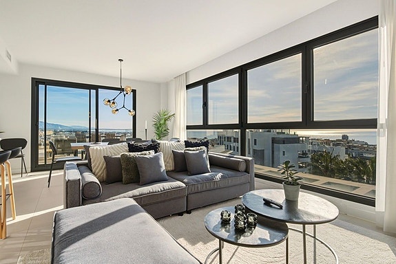 Penthouse med 3 soverom | 88 m² terrasse | Panoramautsikt mot sjø og marina | Turistlisens