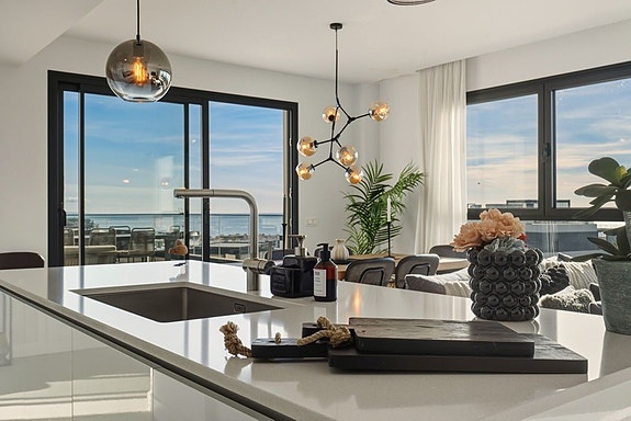 Penthouse med 3 soverom | 88 m² terrasse | Panoramautsikt mot sjø og marina | Turistlisens
