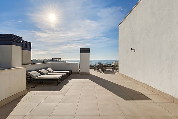 Penthouse med 3 soverom | 88 m² terrasse | Panoramautsikt mot sjø og marina | Turistlisens