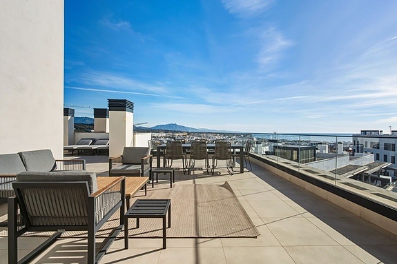 Penthouse med 3 soverom | 88 m² terrasse | Panoramautsikt mot sjø og marina | Turistlisens