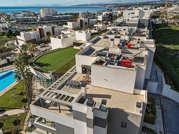 Penthouse med 3 soverom | 88 m² terrasse | Panoramautsikt mot sjø og marina | Turistlisens